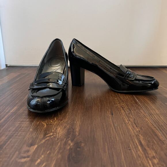 Like New! Bandolino Black Patent Academia Preppy Block Heeled Loafer Women 7.5 - Picture 3 of 8